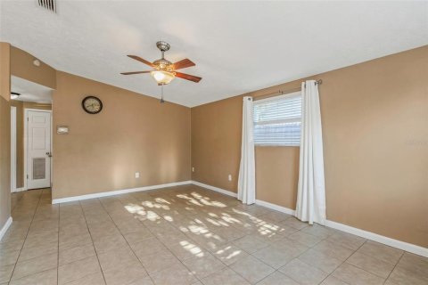 Villa ou maison à vendre à New Port Richey, Floride: 2 chambres, 92.16 m2 № 1340591 - photo 5