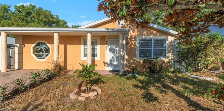 House in New Port Richey, Florida 2 bedrooms, 92.16 sq.m. № 1340591