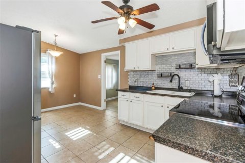 Villa ou maison à vendre à New Port Richey, Floride: 2 chambres, 92.16 m2 № 1340591 - photo 11