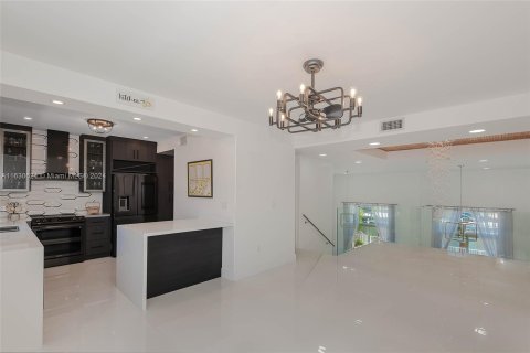 Condominio en venta en North Miami Beach, Florida, 3 dormitorios, 280.56 m2 № 1309212 - foto 6