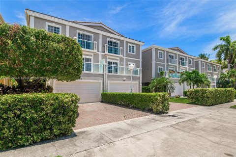 Copropriété à vendre à North Miami Beach, Floride: 3 chambres, 280.56 m2 № 1309212 - photo 2