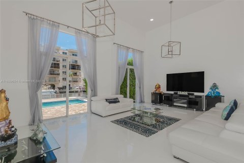 Condo in North Miami Beach, Florida, 3 bedrooms  № 1309212 - photo 3