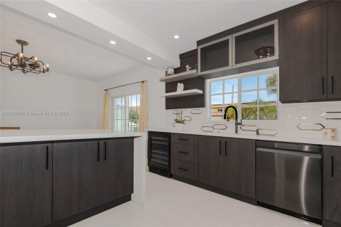 Condominio en venta en North Miami Beach, Florida, 3 dormitorios, 280.56 m2 № 1309212 - foto 8