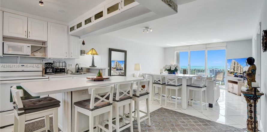 Condo in Miami Beach, Florida, 1 bedroom  № 1294150