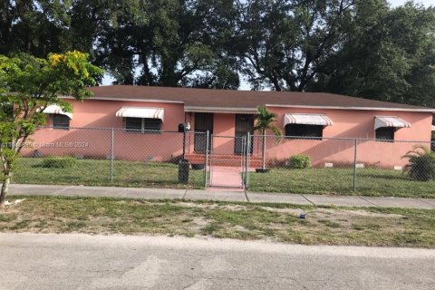 Commercial property in Miami, Florida 178.09 sq.m. № 1328693 - photo 1