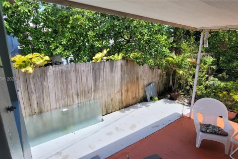 Casa en venta en Hialeah, Florida, 4 dormitorios, 140.28 m2 № 1292221 - foto 10