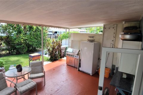 Casa en venta en Hialeah, Florida, 4 dormitorios, 140.28 m2 № 1292221 - foto 11