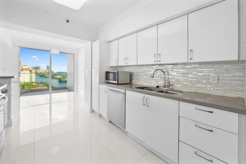 Condo in Aventura, Florida, 3 bedrooms  № 1396749 - photo 12