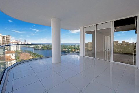 Condo in Aventura, Florida, 3 bedrooms  № 1396749 - photo 24