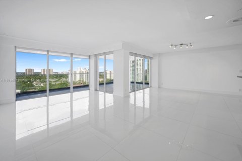 Condo in Aventura, Florida, 3 bedrooms  № 1396749 - photo 8