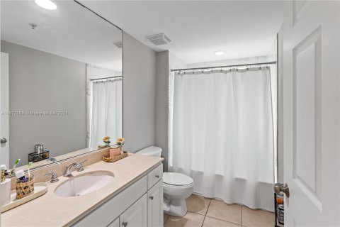 Condo in Miami, Florida, 2 bedrooms  № 1396745 - photo 16