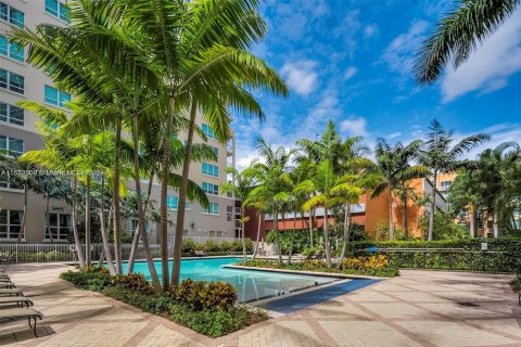 Condo in Miami, Florida, 2 bedrooms  № 1396745 - photo 23