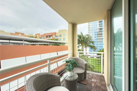 Condo in Miami, Florida, 2 bedrooms  № 1396745 - photo 17