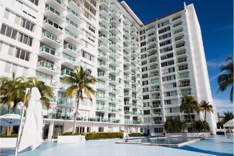 Condo in Miami Beach, Florida, 1 bedroom  № 1050903 - photo 11