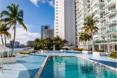 Condominio en venta en Miami Beach, Florida, 1 dormitorio, 53.51 m2 № 1050903 - foto 12