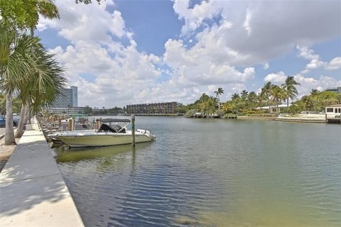 Condo in Fort Lauderdale, Florida, 2 bedrooms  № 1027103 - photo 6