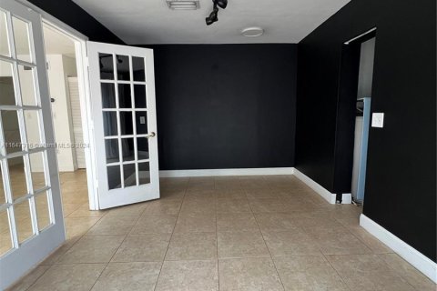 Copropriété à vendre à Pembroke Pines, Floride: 1 chambre, 56.67 m2 № 1347872 - photo 11