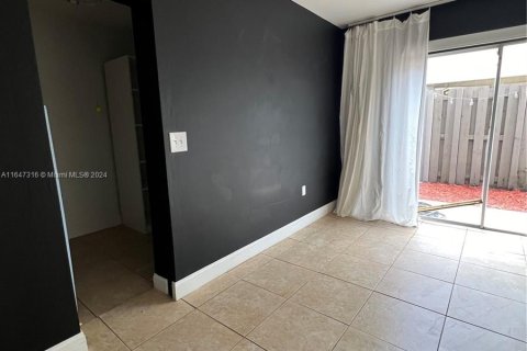 Copropriété à vendre à Pembroke Pines, Floride: 1 chambre, 56.67 m2 № 1347872 - photo 12