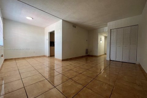 Copropriété à vendre à Hialeah, Floride: 2 chambres, 70.61 m2 № 1347791 - photo 7