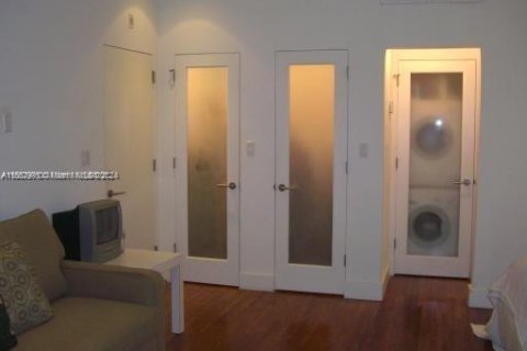 Condo in Miami Beach, Florida  № 1347793 - photo 11