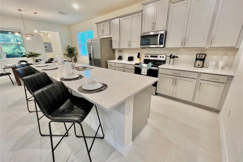 Villa ou maison à vendre à Kissimmee, Floride: 6 chambres, 277.5 m2 № 1266811 - photo 2