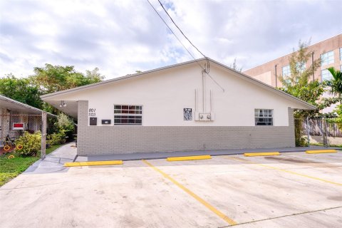 Commercial property in Dania Beach, Florida 232.07 sq.m. № 1018126 - photo 29