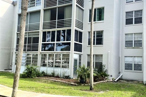 Condominio en venta en Lauderdale Lakes, Florida, 2 dormitorios, 89.19 m2 № 1067968 - foto 2
