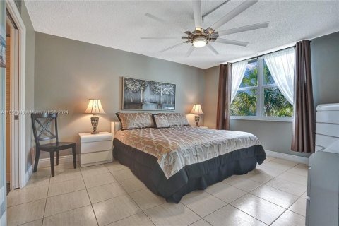 Condo in Lauderdale Lakes, Florida, 2 bedrooms  № 1067968 - photo 11