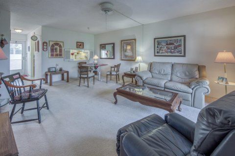 Condo in Palm Springs, Florida, 2 bedrooms  № 1038334 - photo 28