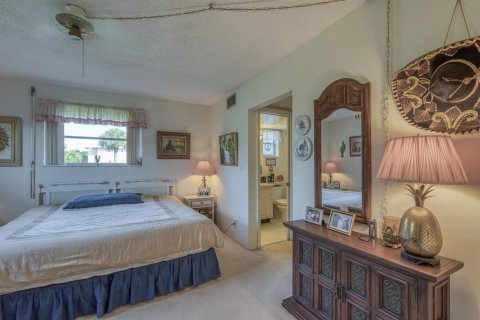 Condo in Palm Springs, Florida, 2 bedrooms  № 1038334 - photo 19