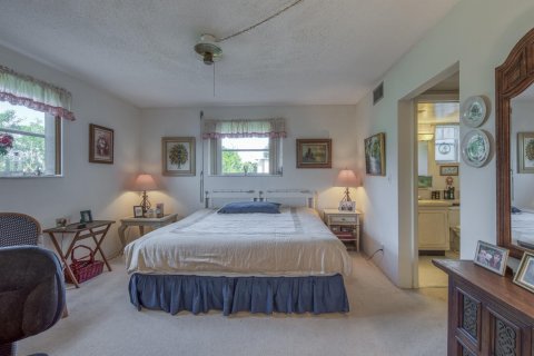 Condo in Palm Springs, Florida, 2 bedrooms  № 1038334 - photo 21