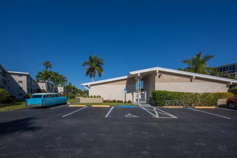 Copropriété à vendre à Palm Springs, Floride: 2 chambres, 83.05 m2 № 1038334 - photo 1