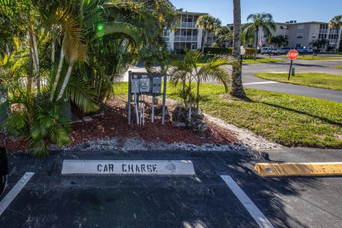 Condo in Palm Springs, Florida, 2 bedrooms  № 1038334 - photo 2