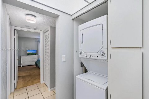 Condo in Jupiter, Florida, 1 bedroom  № 1330996 - photo 11