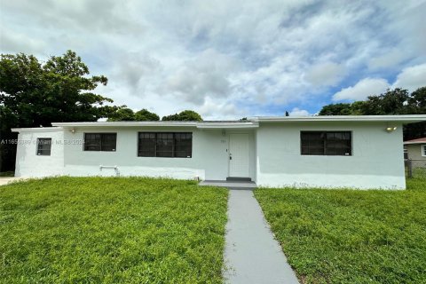 Villa ou maison à louer à Miami Gardens, Floride: 3 chambres, 147.53 m2 № 1357000 - photo 17