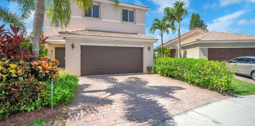 House in Weston, Florida 4 bedrooms, 176.7 sq.m. № 1399408