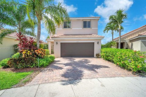 House in Weston, Florida 4 bedrooms, 176.7 sq.m. № 1399408 - photo 2