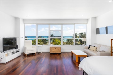 Copropriété à vendre à Miami Beach, Floride: 64.47 m2 № 1399412 - photo 1