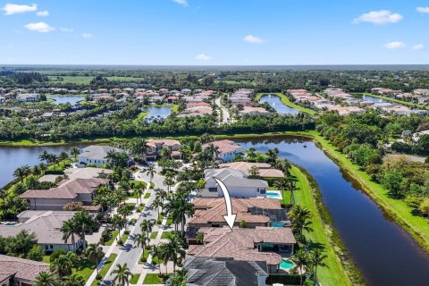 House in Delray Beach, Florida 5 bedrooms, 447.79 sq.m. № 1075808 - photo 8