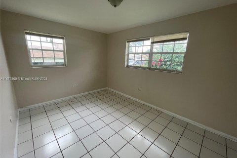 House in Miramar, Florida 3 bedrooms, 91.79 sq.m. № 1351896 - photo 23