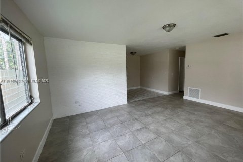 Casa en alquiler en Miramar, Florida, 3 dormitorios, 91.79 m2 № 1351896 - foto 8