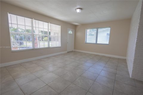 Casa en alquiler en Miramar, Florida, 3 dormitorios, 91.79 m2 № 1351896 - foto 27