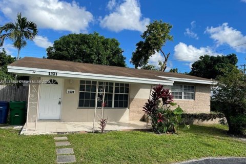 House in Miramar, Florida 3 bedrooms, 91.79 sq.m. № 1351896 - photo 1