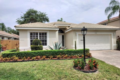 House in Coral Springs, Florida 3 bedrooms, 141.95 sq.m. № 1351897 - photo 3