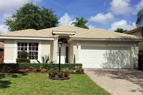 Villa ou maison à louer à Coral Springs, Floride: 3 chambres, 141.95 m2 № 1351897 - photo 2