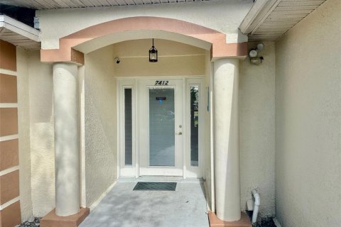 House in Tampa, Florida 3 bedrooms, 111.85 sq.m. № 1429164 - photo 3