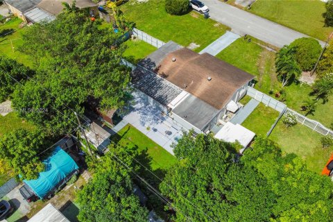 Casa en venta en Hollywood, Florida, 4 dormitorios, 123 m2 № 1413737 - foto 24