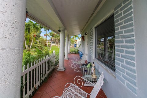 Casa en venta en Hollywood, Florida, 4 dormitorios, 123 m2 № 1413737 - foto 3