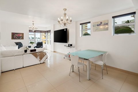 Condo in Miami Beach, Florida, 1 bedroom  № 1413739 - photo 4