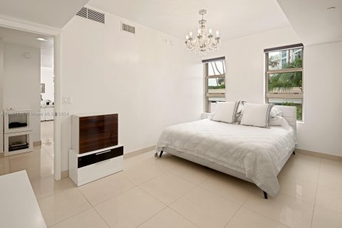 Condo in Miami Beach, Florida, 1 bedroom  № 1413739 - photo 12